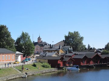 town-old-river-village-tourism-waterway-773270-pxhere.com